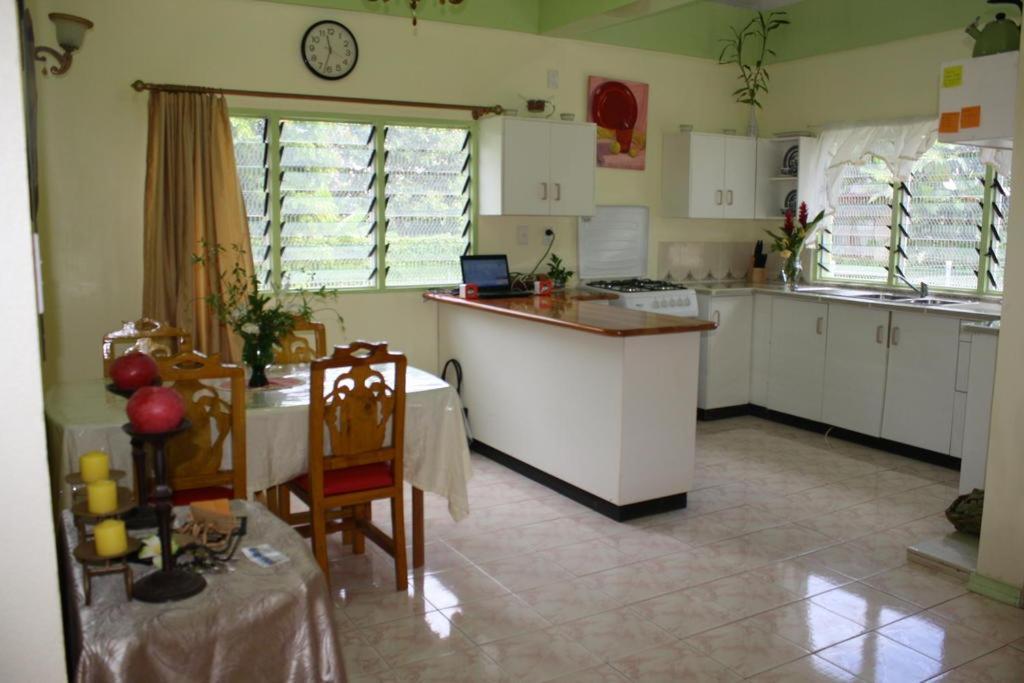Malau Lodge Nuku'alofa Bagian luar foto