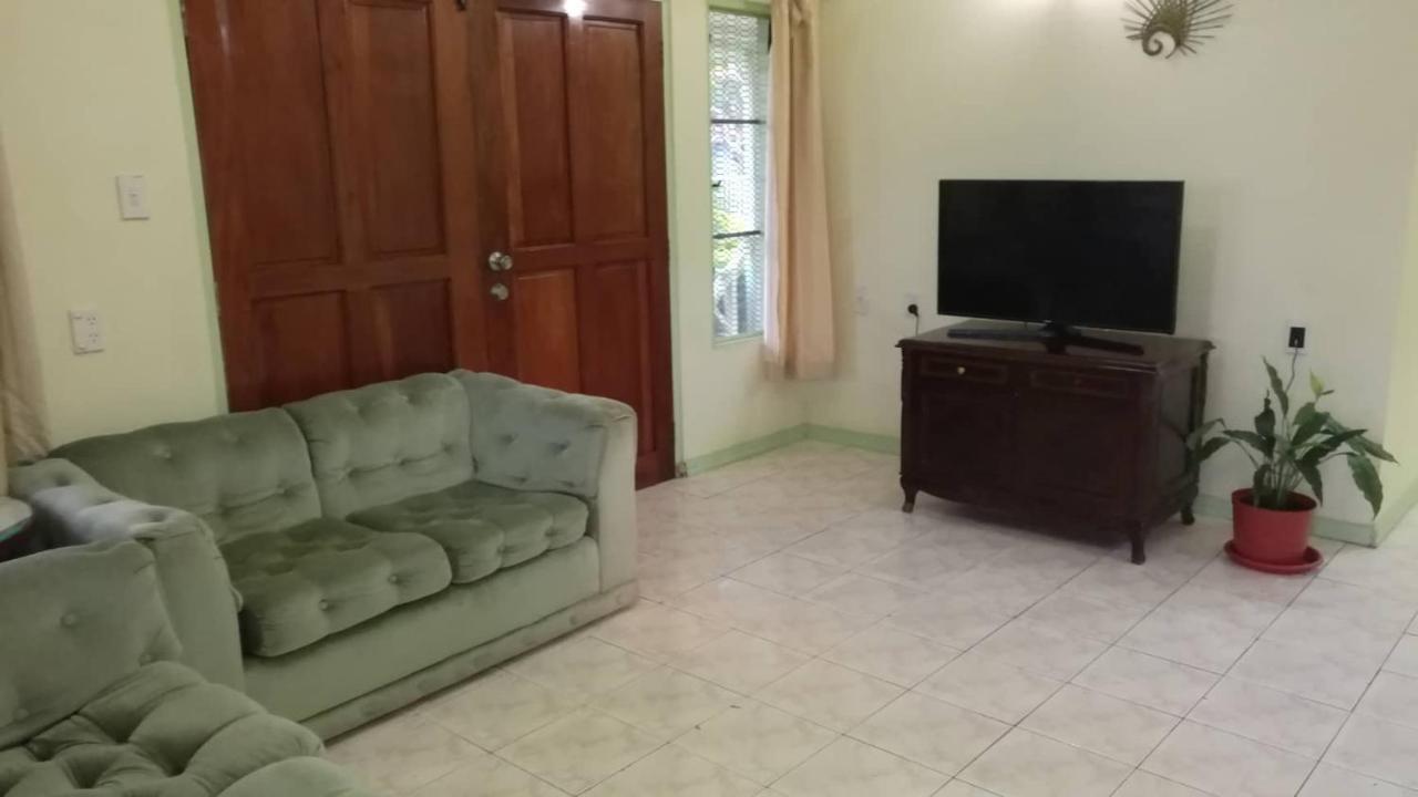 Malau Lodge Nuku'alofa Bagian luar foto